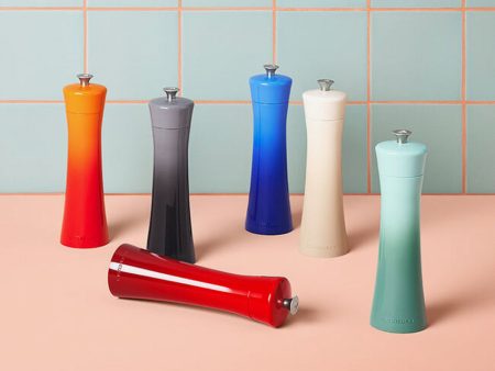 Le Creuset | Minimalist Salt Mill on Sale